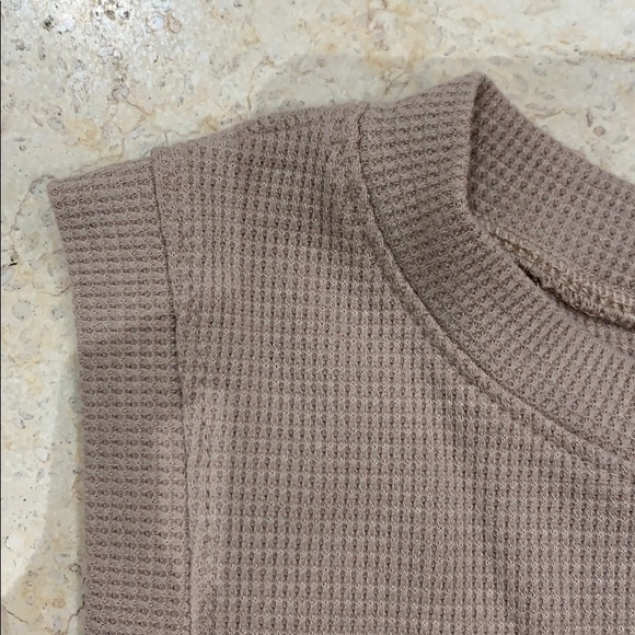 Forever 21 Ribbed Sleeveless Tank-Top - Picture 3 of 3